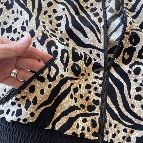 Chico's Zenergy Front Zip Animal Print LIghtweight Jacket - SIze 8 - Picture 3 of 9
